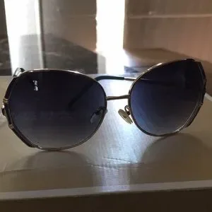 Vintage Jennifer Lopez sunglasses with free large case Jennifer Lopez Proves the Perfect Accent to a Sweatsuit Is a  main image 4